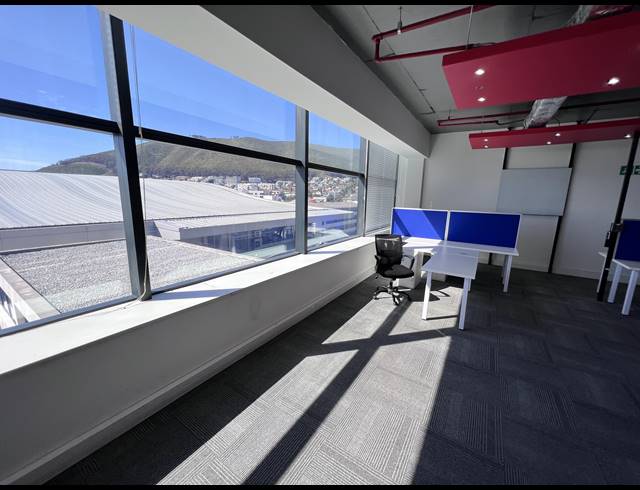 159M² OFFICE TO LET IN SEA POINT